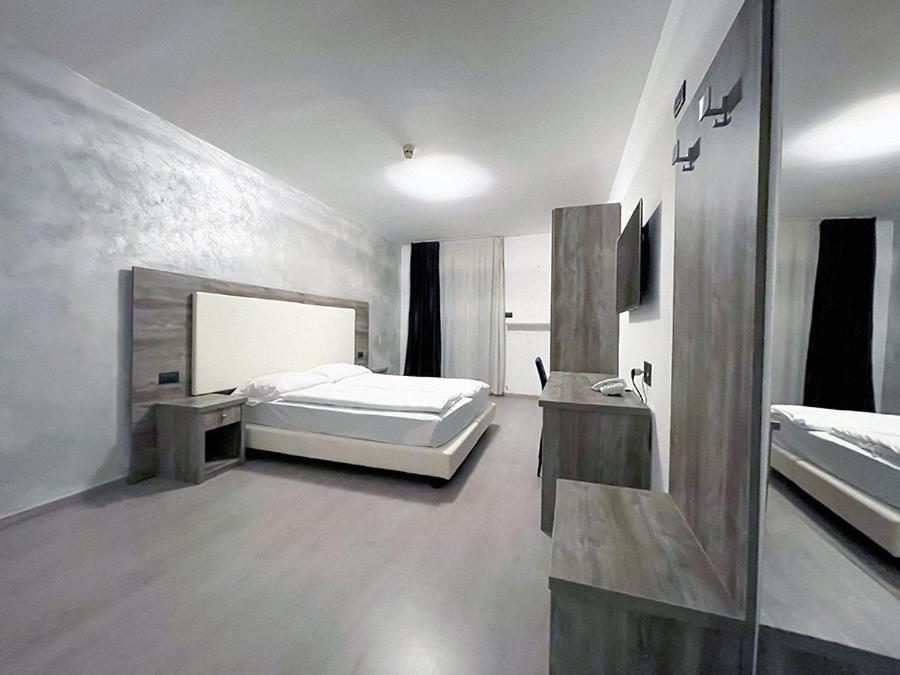 טורבולה Hotel De Nac מראה חיצוני תמונה