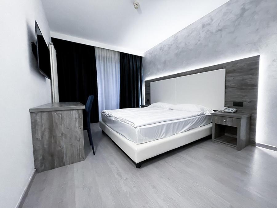 טורבולה Hotel De Nac מראה חיצוני תמונה