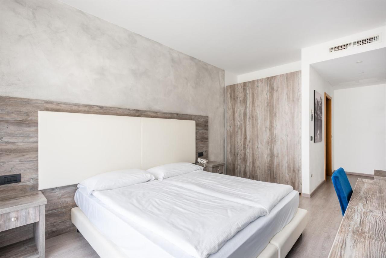 טורבולה Hotel De Nac מראה חיצוני תמונה