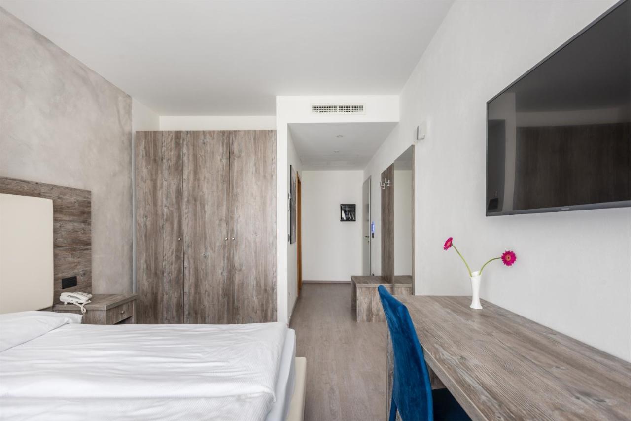 טורבולה Hotel De Nac מראה חיצוני תמונה