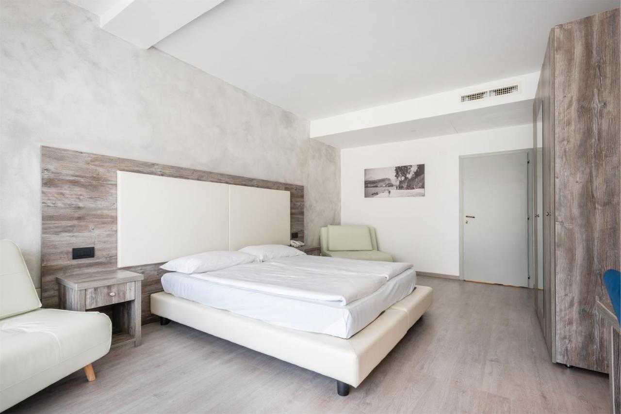 טורבולה Hotel De Nac מראה חיצוני תמונה