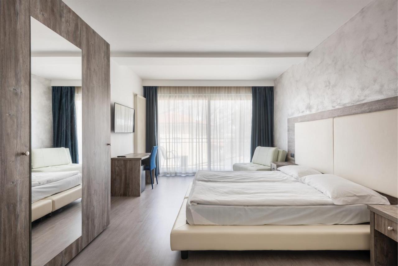 טורבולה Hotel De Nac מראה חיצוני תמונה