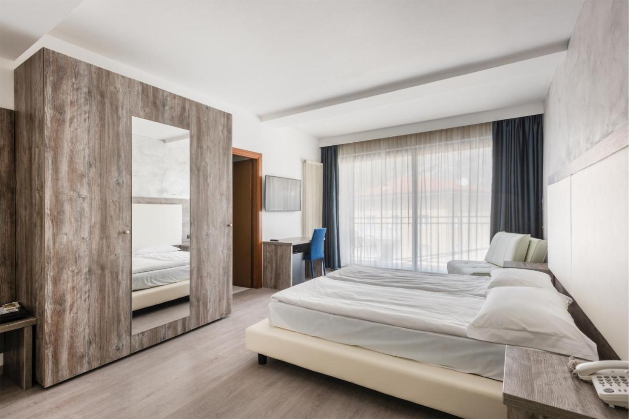טורבולה Hotel De Nac מראה חיצוני תמונה