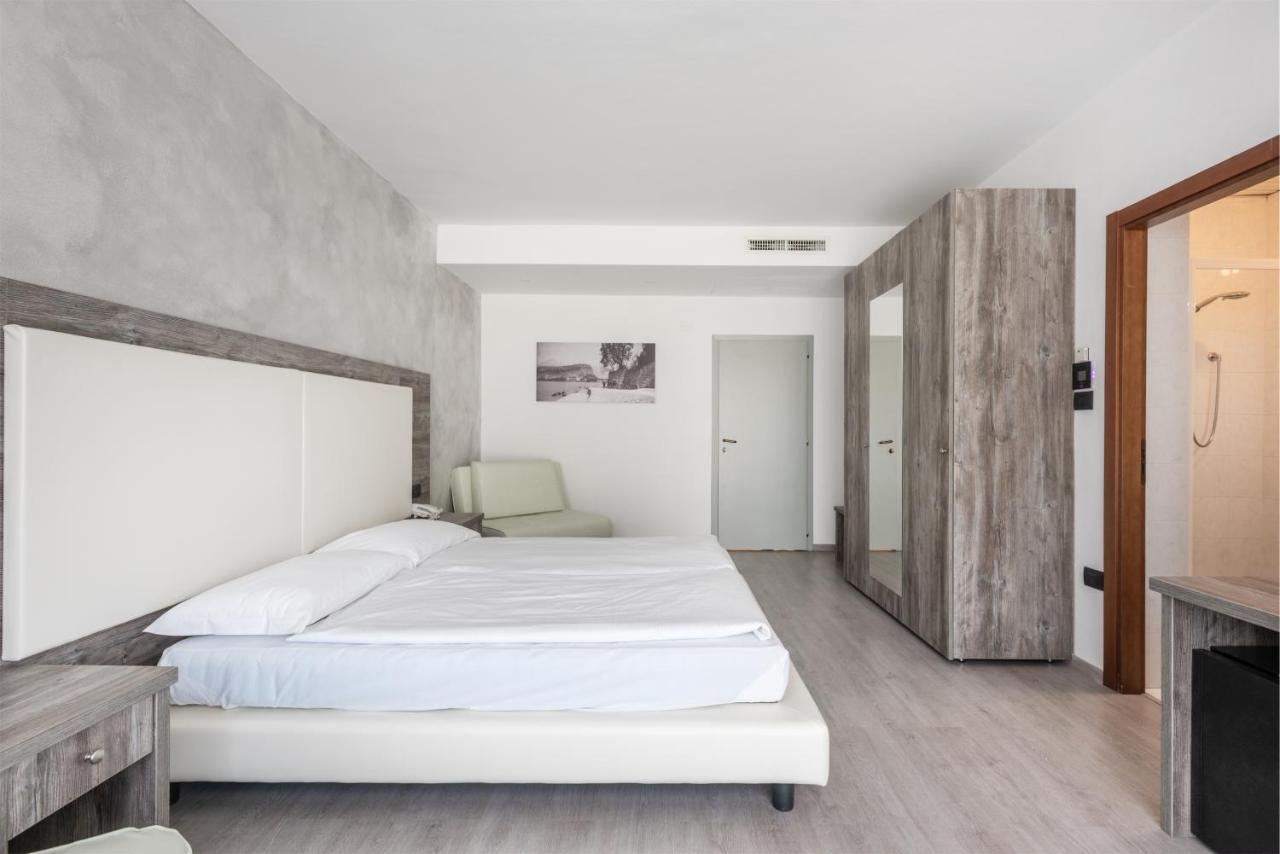 טורבולה Hotel De Nac מראה חיצוני תמונה