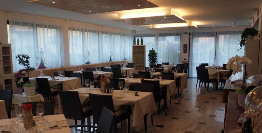 טורבולה Hotel De Nac מראה חיצוני תמונה