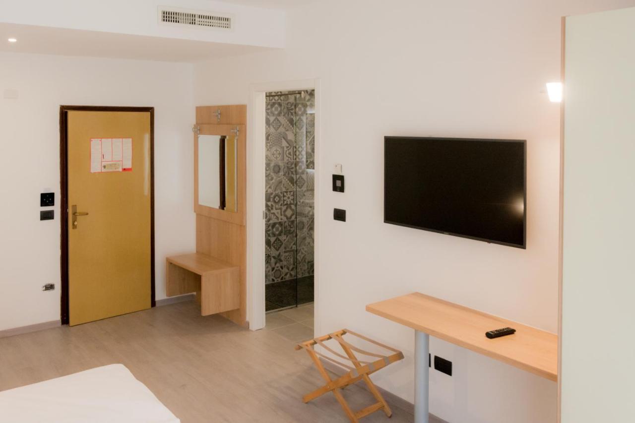 טורבולה Hotel De Nac מראה חיצוני תמונה