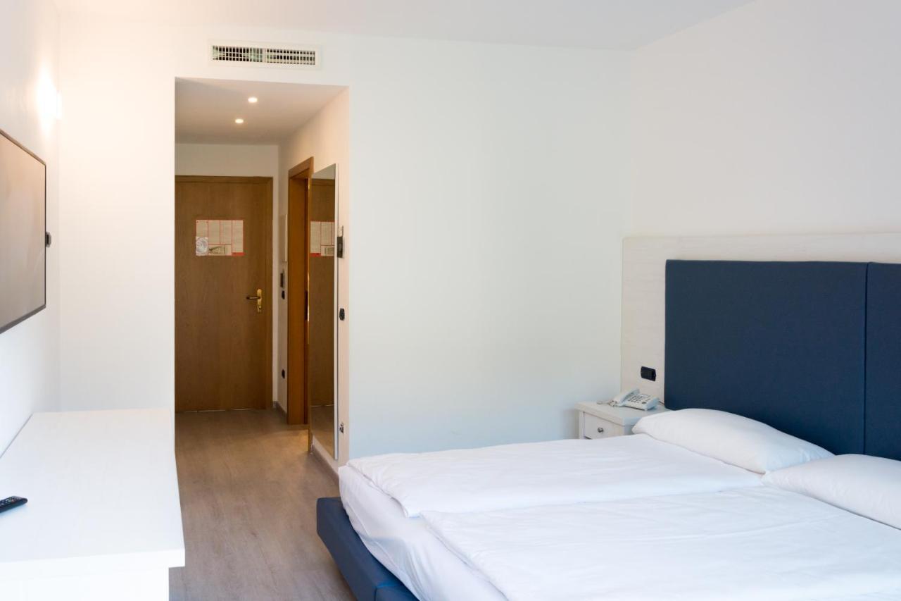 טורבולה Hotel De Nac מראה חיצוני תמונה